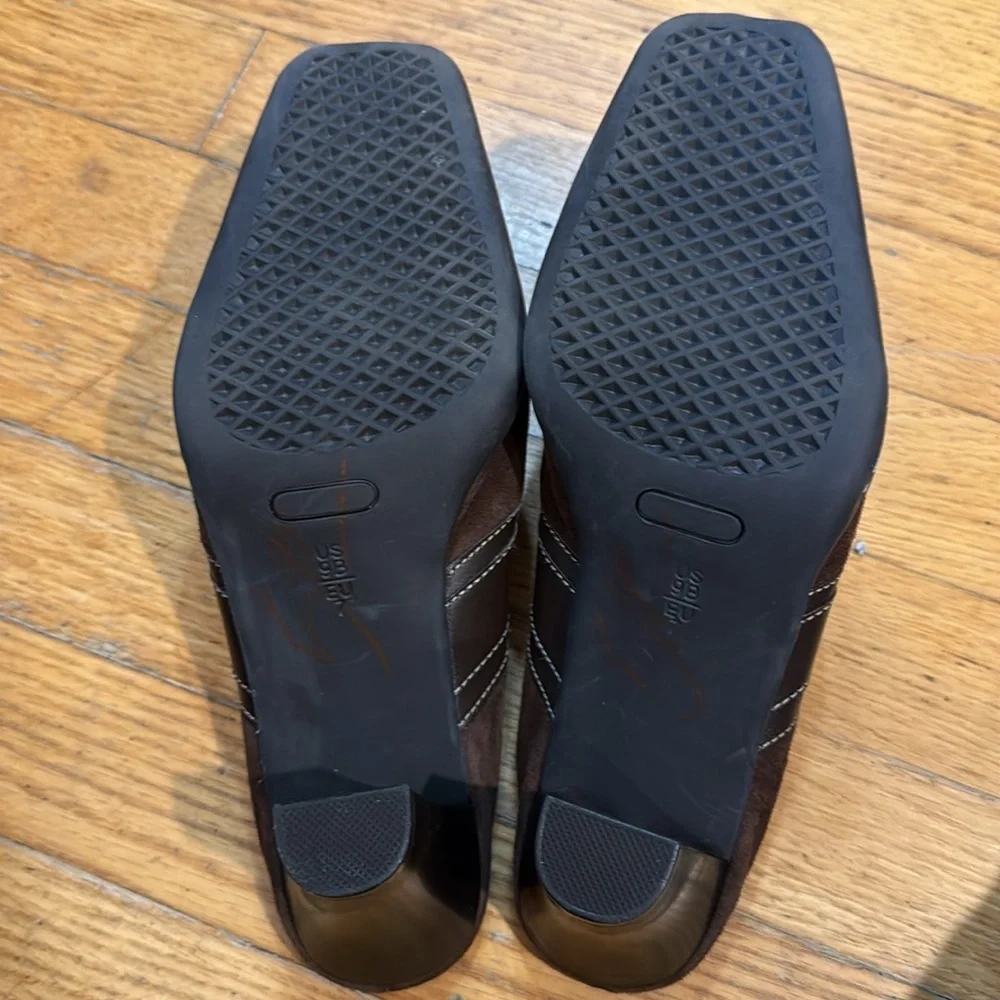 🌼AEROSOLES - BROWN SUEDE SLIP-ON - 3 INCH HEELS🌼 - Picture 9 of 11